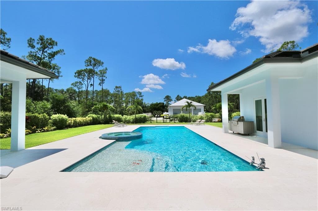 6688 Hunters Rd, Naples, FL 34109-41