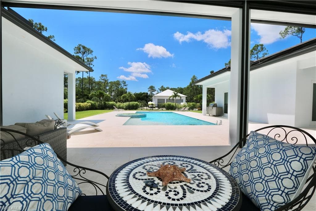 6688 Hunters Rd, Naples, FL 34109-45
