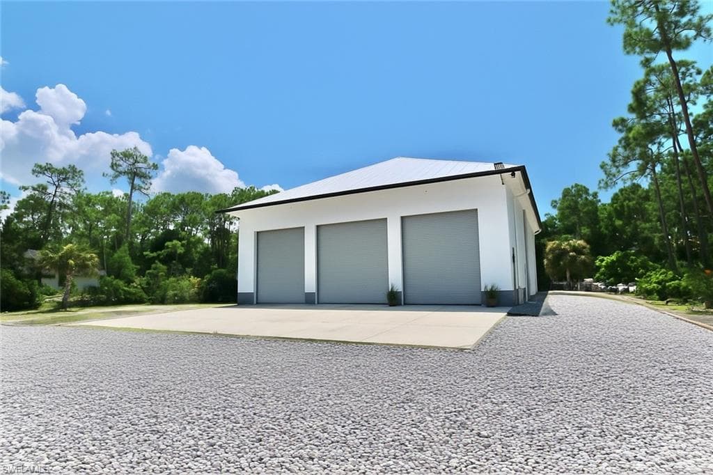 6688 Hunters Rd, Naples, FL 34109-46