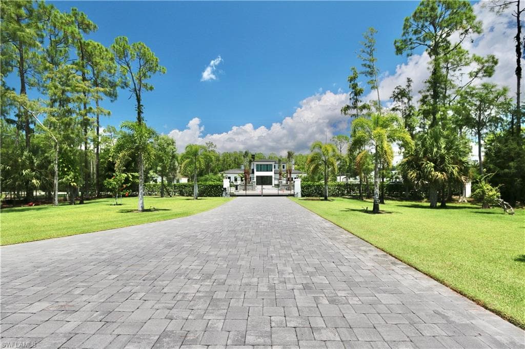 6688 Hunters Rd, Naples, FL 34109-50