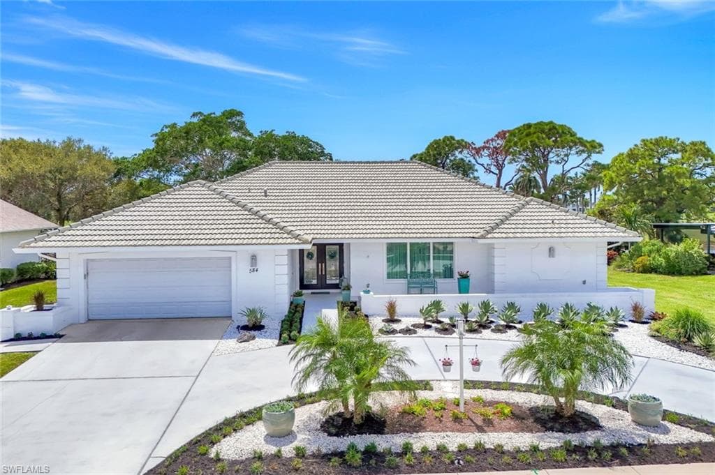 584 Nassau Rd, Marco Island, FL 34145-1