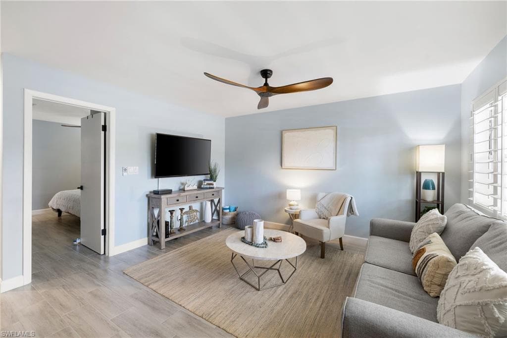 975 9th Ave S 19, Naples, FL 34102-9