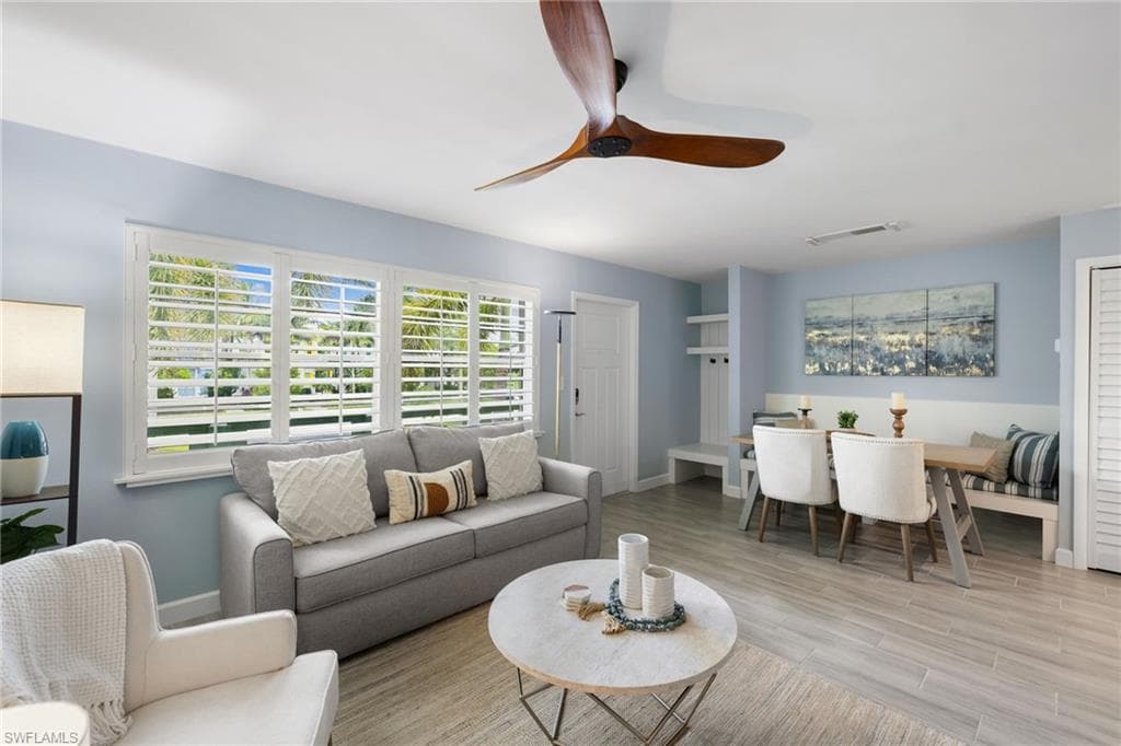 975 9th Ave S 19, Naples, FL 34102-10