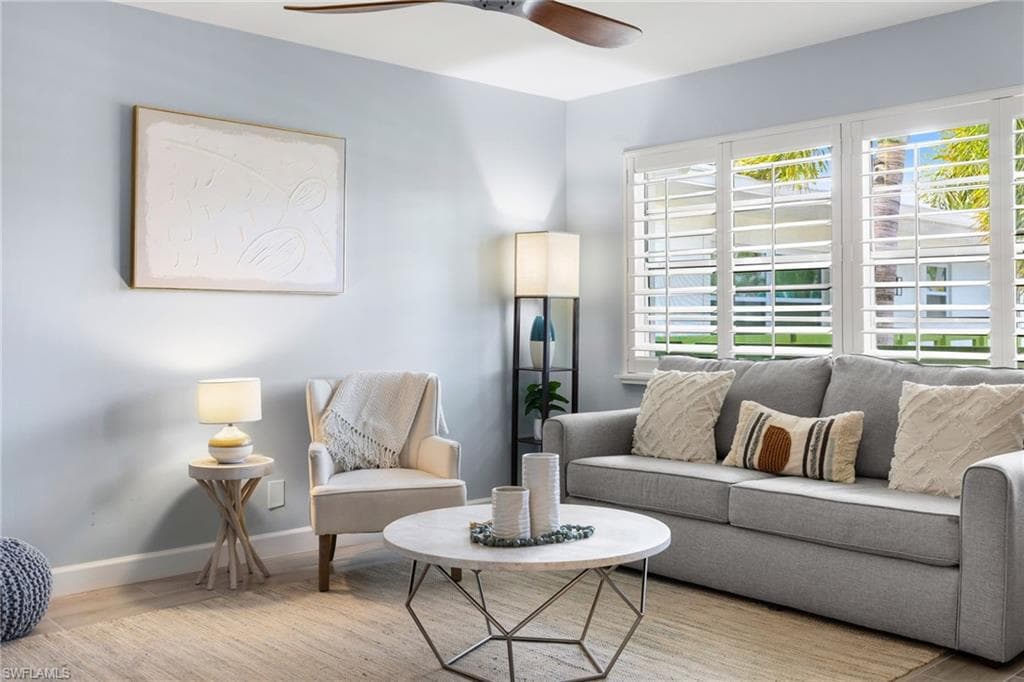 975 9th Ave S 19, Naples, FL 34102-12