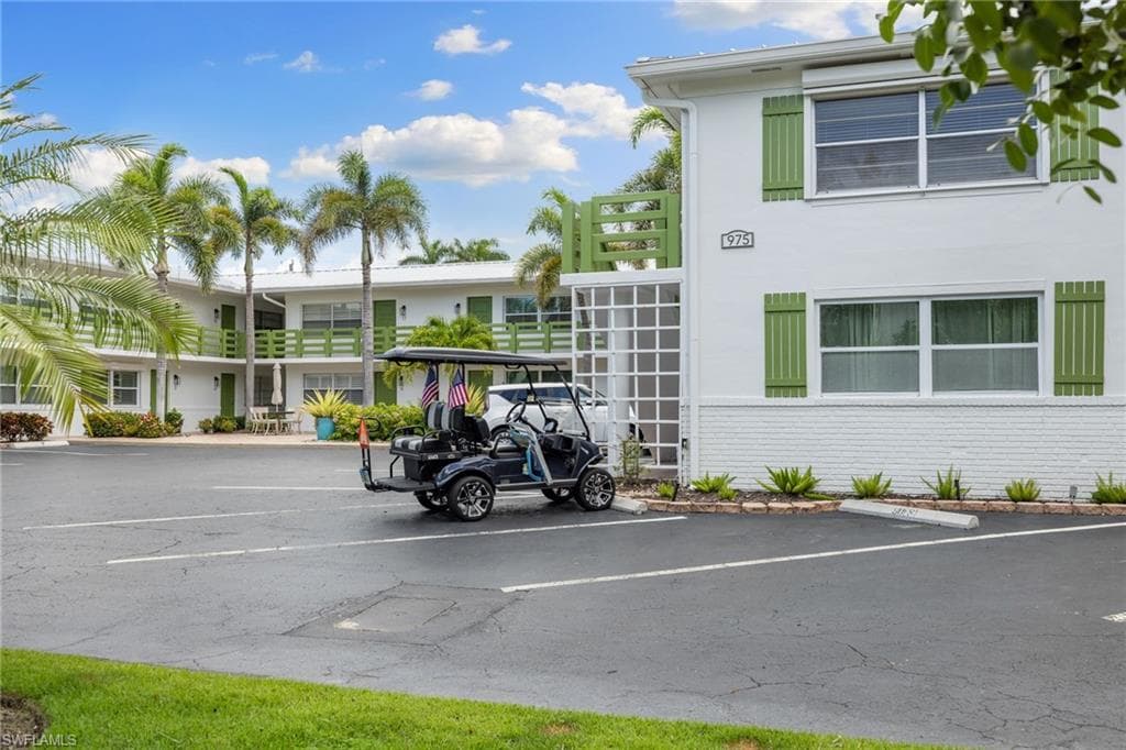 975 9th Ave S 19, Naples, FL 34102-17