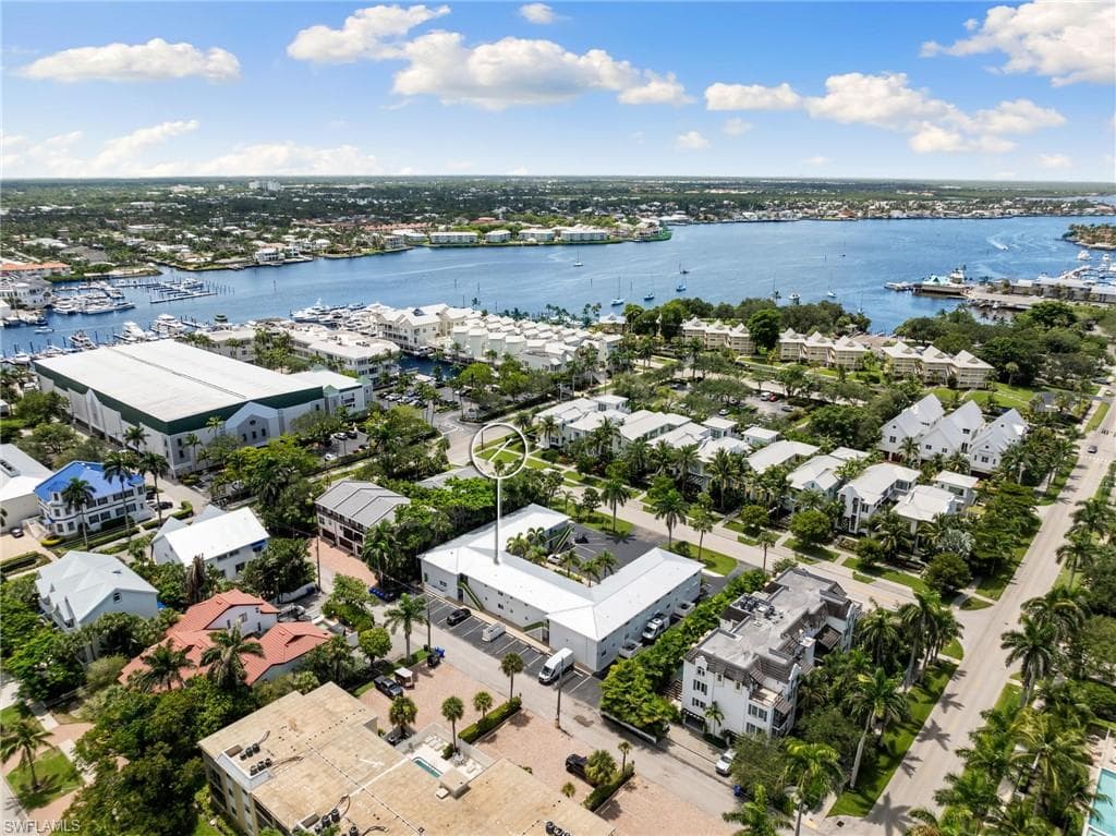 975 9th Ave S 19, Naples, FL 34102-19