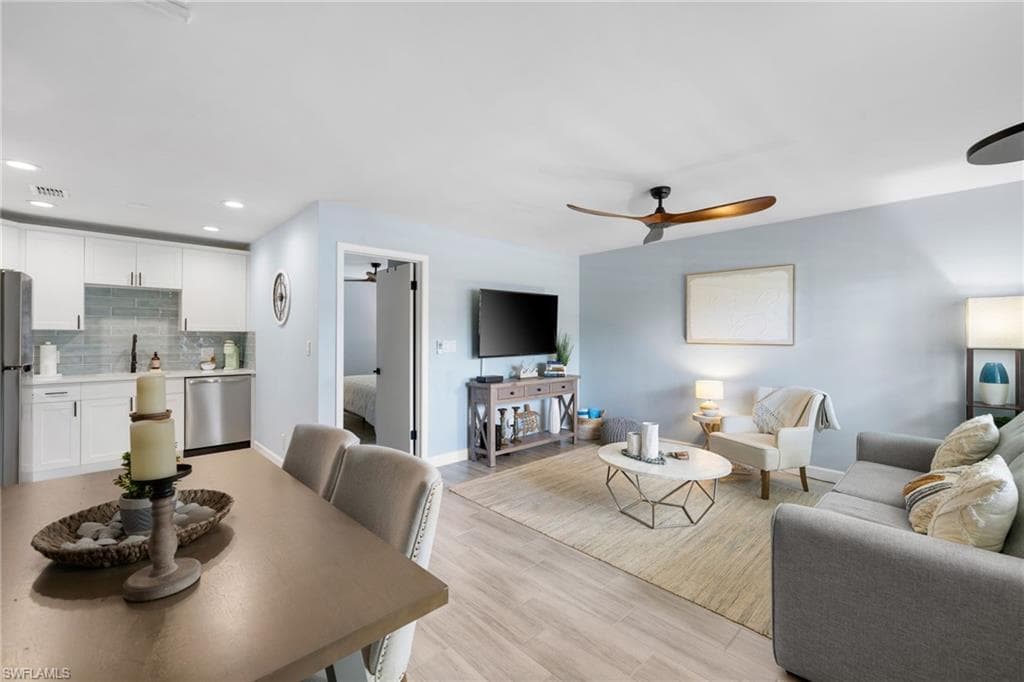 975 9th Ave S 19, Naples, FL 34102-6