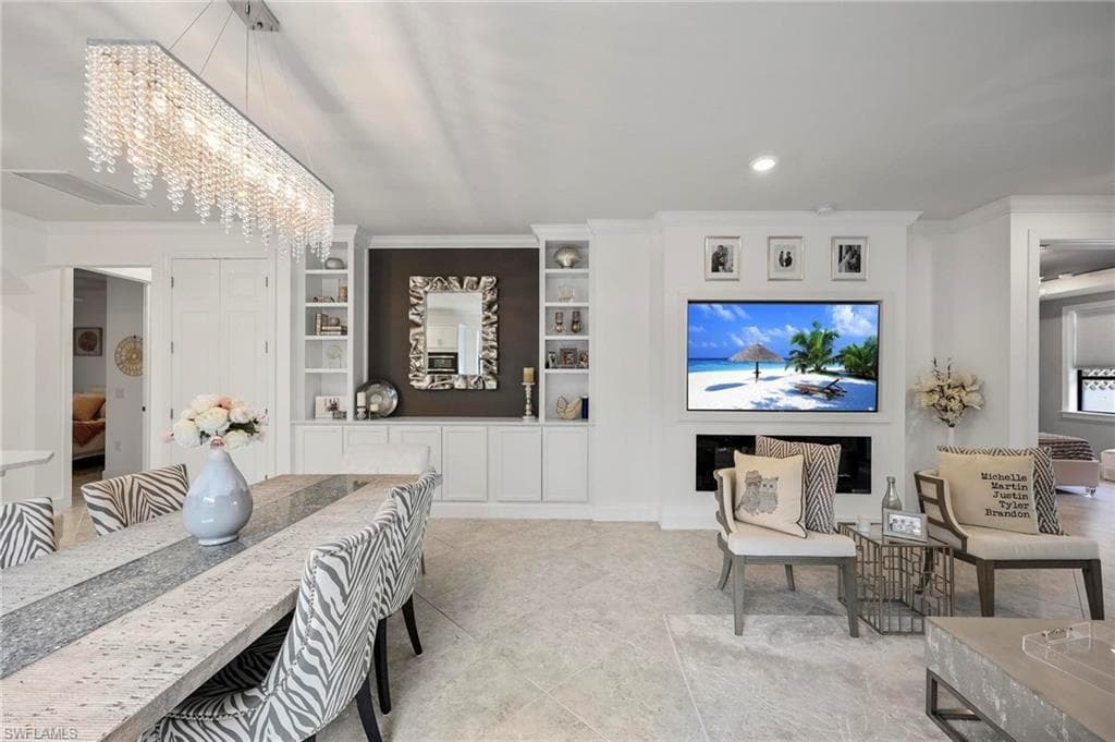 7670 Jacaranda Ln, Naples, FL 34114-9