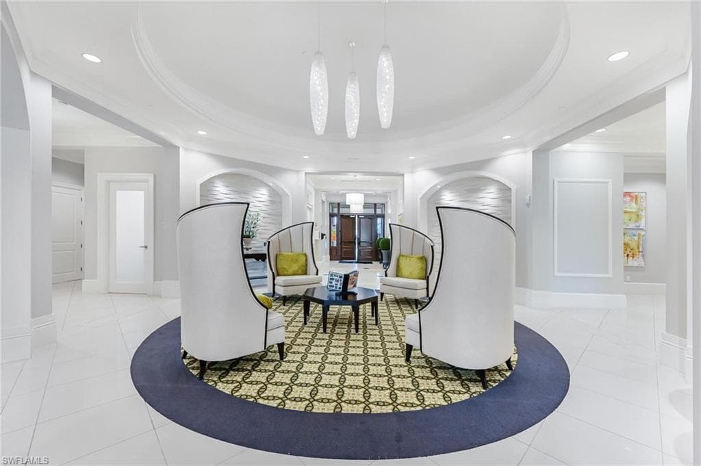 7670 Jacaranda Ln, Naples, FL 34114-32