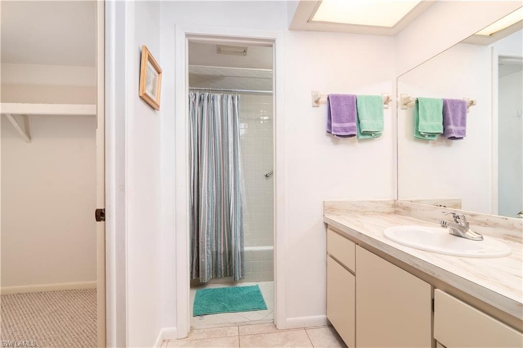190 Palm Dr 5, Naples, FL 34112-10