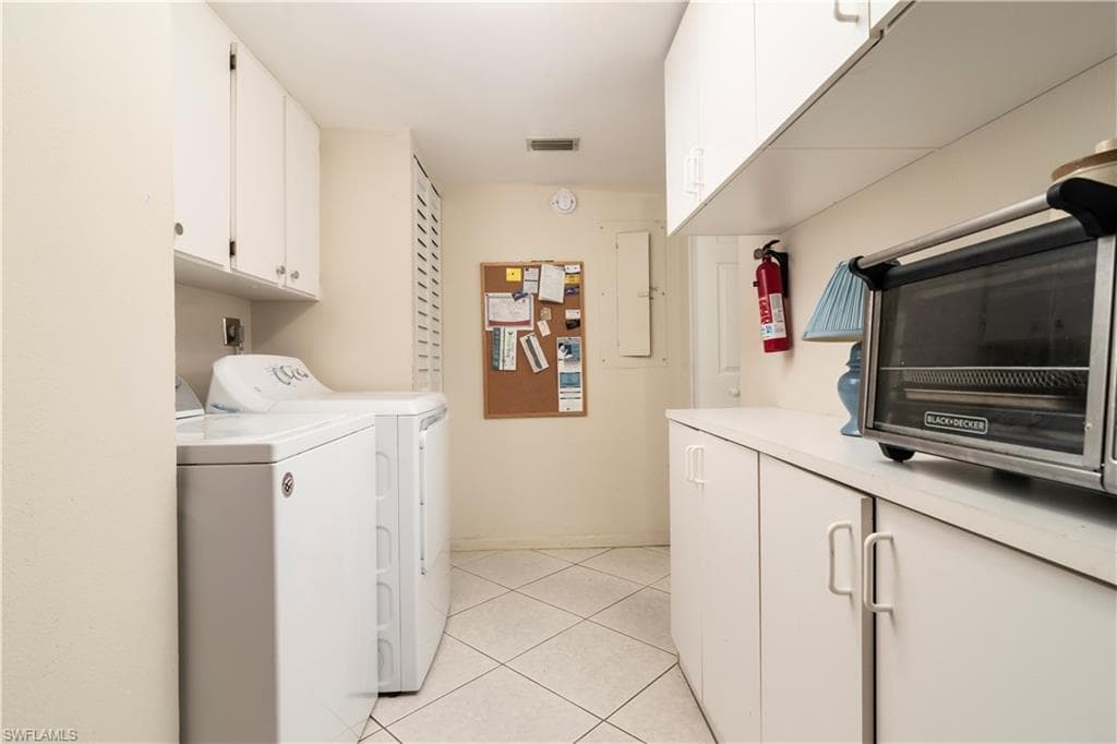 190 Palm Dr 5, Naples, FL 34112-11