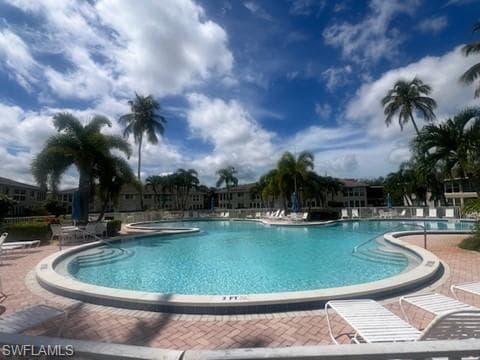 190 Palm Dr 5, Naples, FL 34112-12