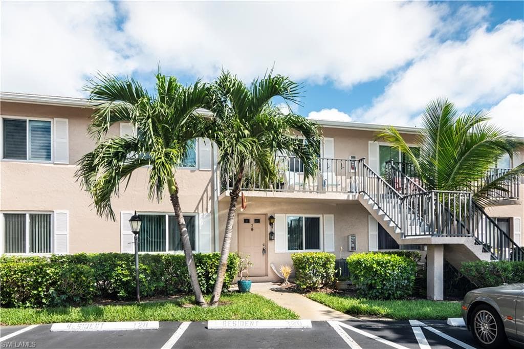 190 Palm Dr 5, Naples, FL 34112-1