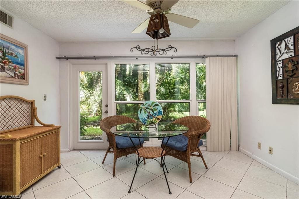 190 Palm Dr 5, Naples, FL 34112-4