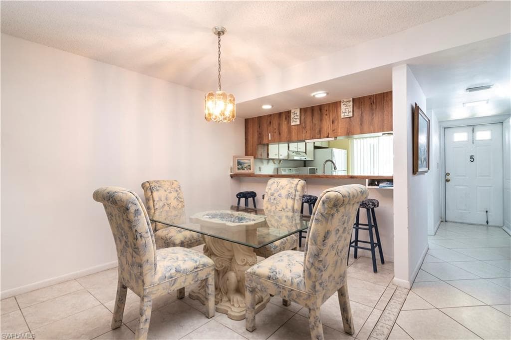 190 Palm Dr 5, Naples, FL 34112-5