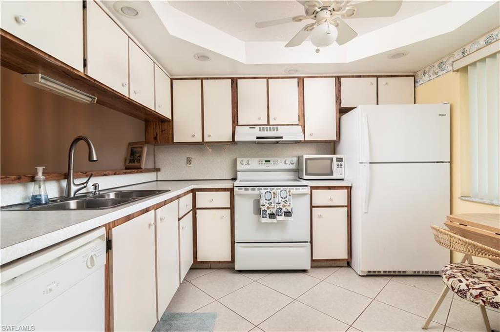 190 Palm Dr 5, Naples, FL 34112-6