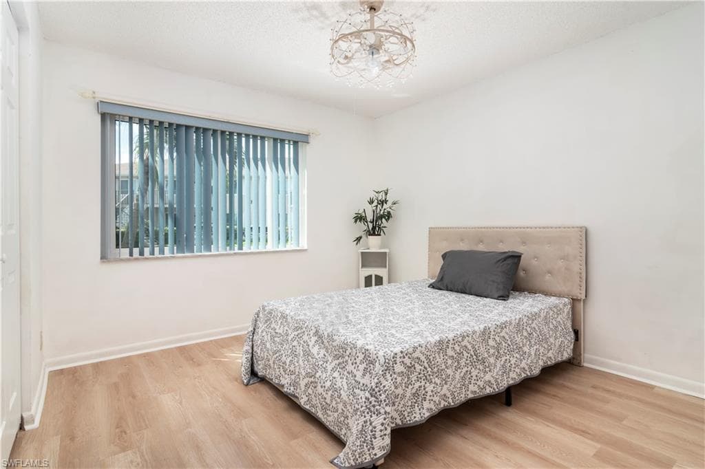 190 Palm Dr 5, Naples, FL 34112-7