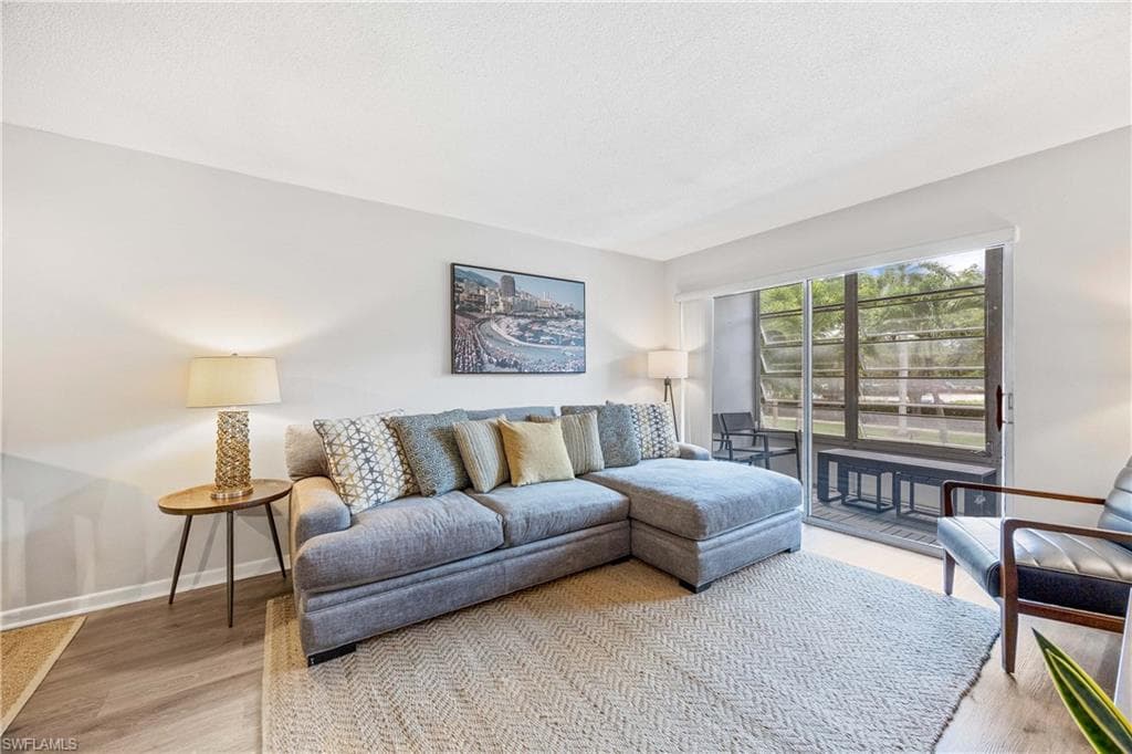 72 7th St S 209, Naples, FL 34102-9