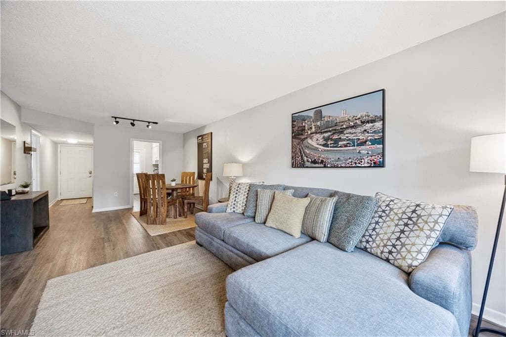 72 7th St S 209, Naples, FL 34102-10