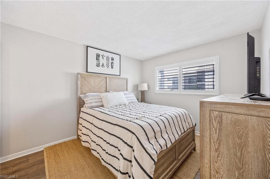 72 7th St S 209, Naples, FL 34102-21