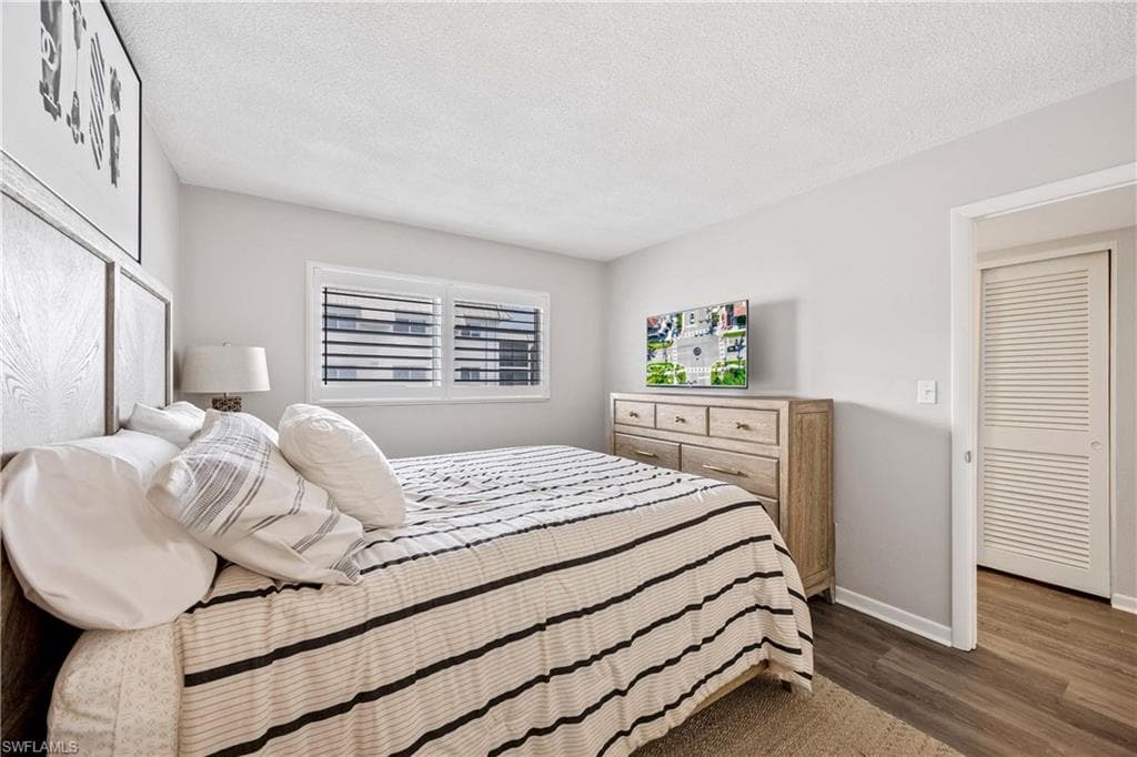 72 7th St S 209, Naples, FL 34102-22