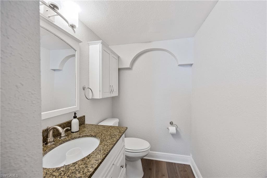 72 7th St S 209, Naples, FL 34102-23