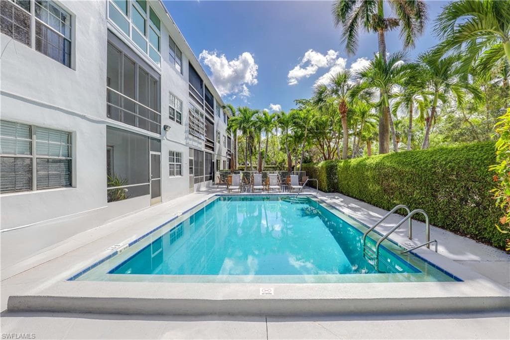 72 7th St S 209, Naples, FL 34102-27