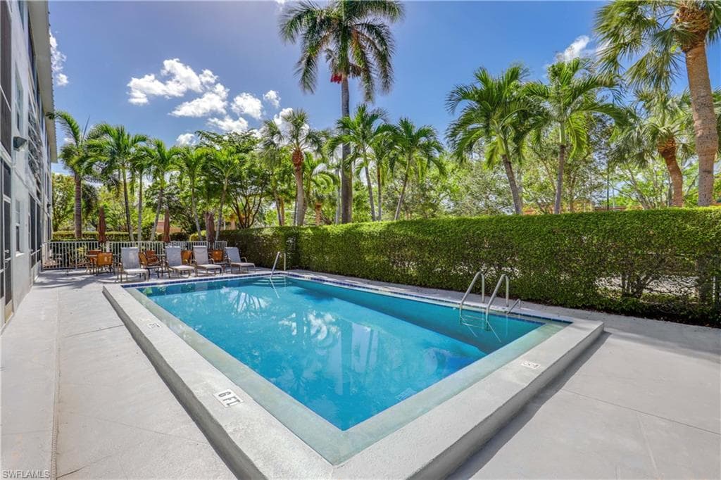 72 7th St S 209, Naples, FL 34102-28
