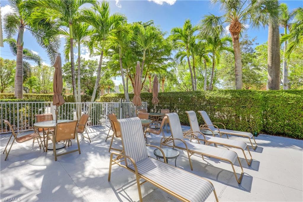 72 7th St S 209, Naples, FL 34102-29