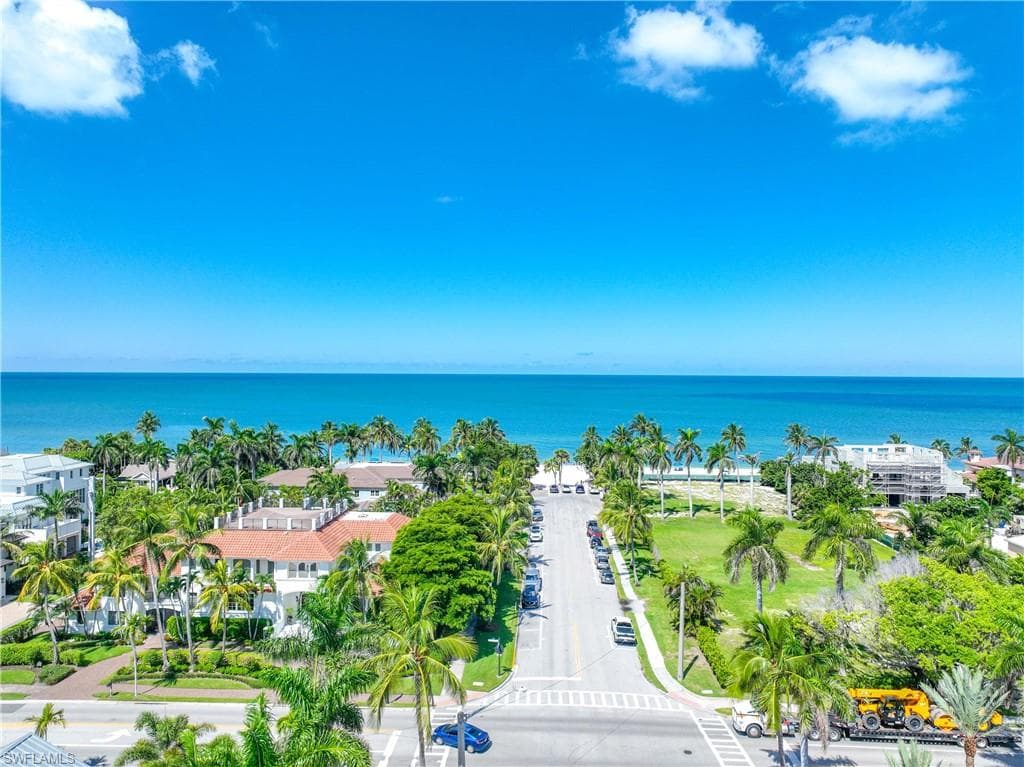 72 7th St S 209, Naples, FL 34102-31