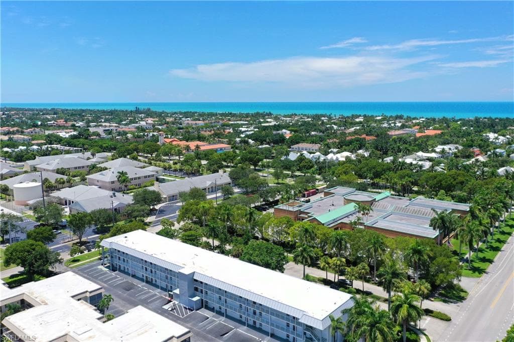 72 7th St S 209, Naples, FL 34102-2