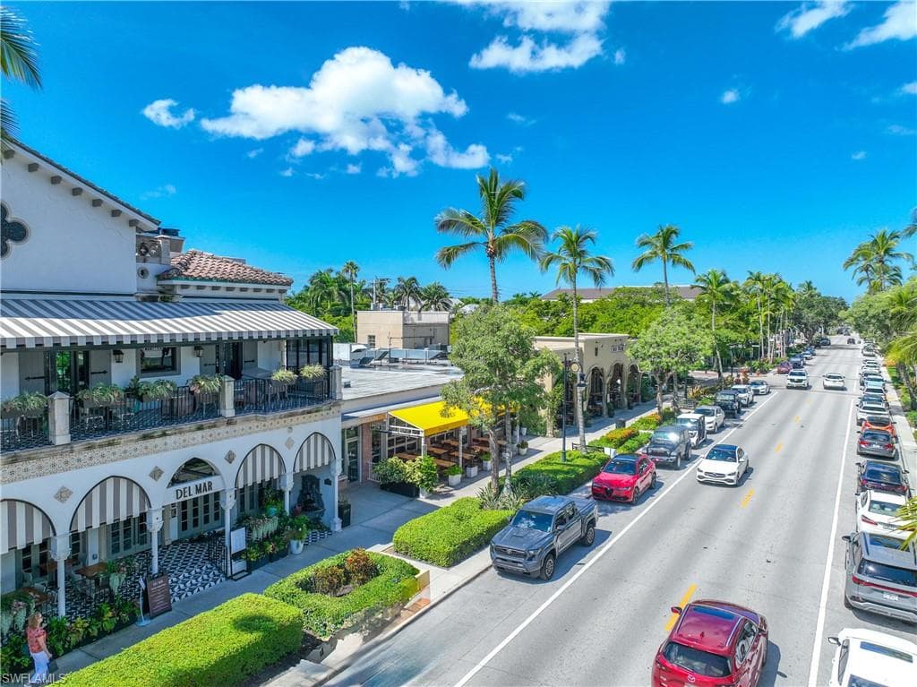 72 7th St S 209, Naples, FL 34102-38