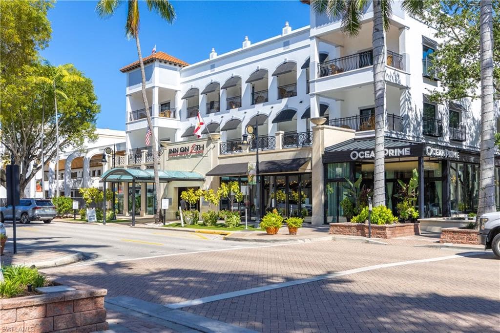 72 7th St S 209, Naples, FL 34102-40