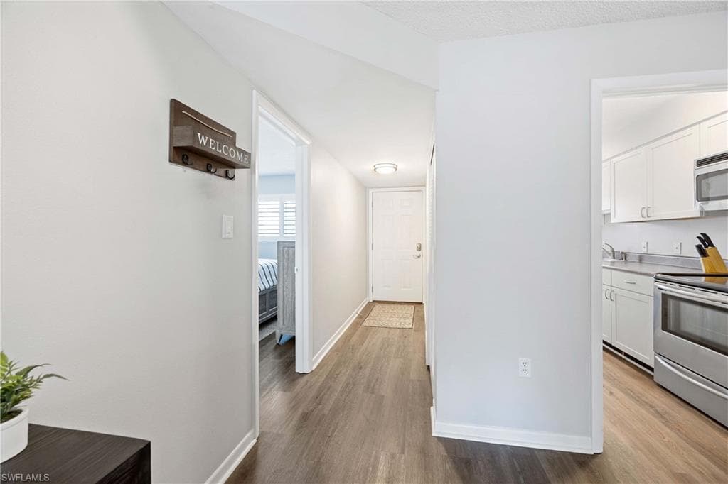 72 7th St S 209, Naples, FL 34102-6