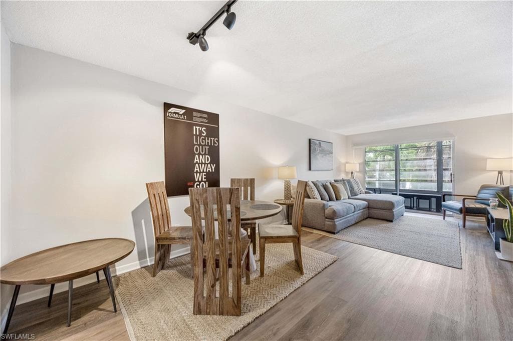 72 7th St S 209, Naples, FL 34102-7