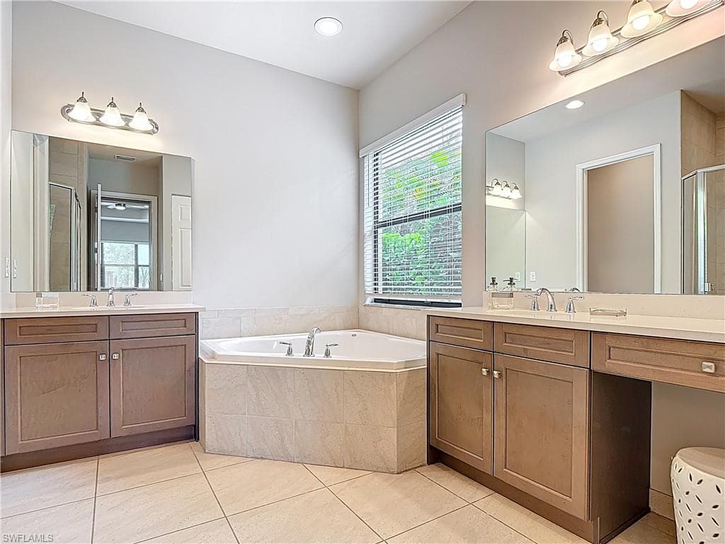 10051 Spicebush Ln, Fort Myers, FL 33913-24