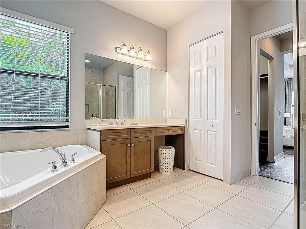 10051 Spicebush Ln, Fort Myers, FL 33913-25