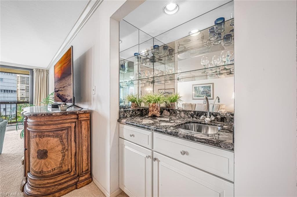 4551 Gulf Shore Blvd N 605, Naples, FL 34103-8