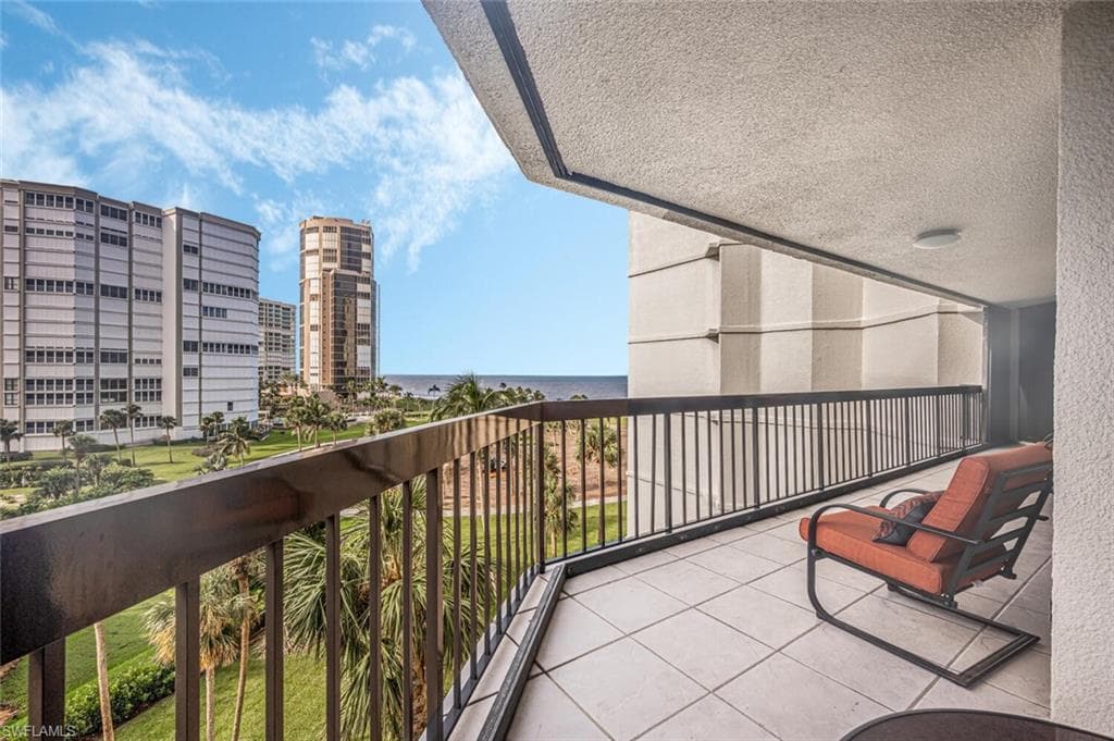 4551 Gulf Shore Blvd N 605, Naples, FL 34103-21