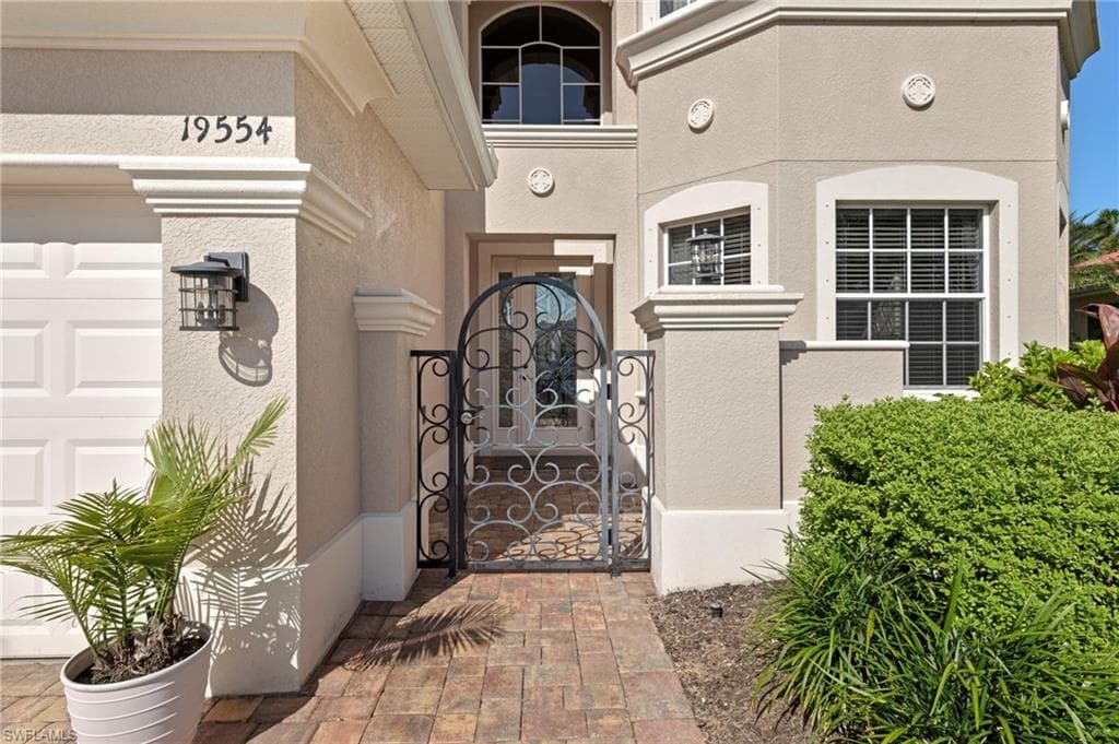 19554 Casa Verona Ct, Estero, FL 33967-8