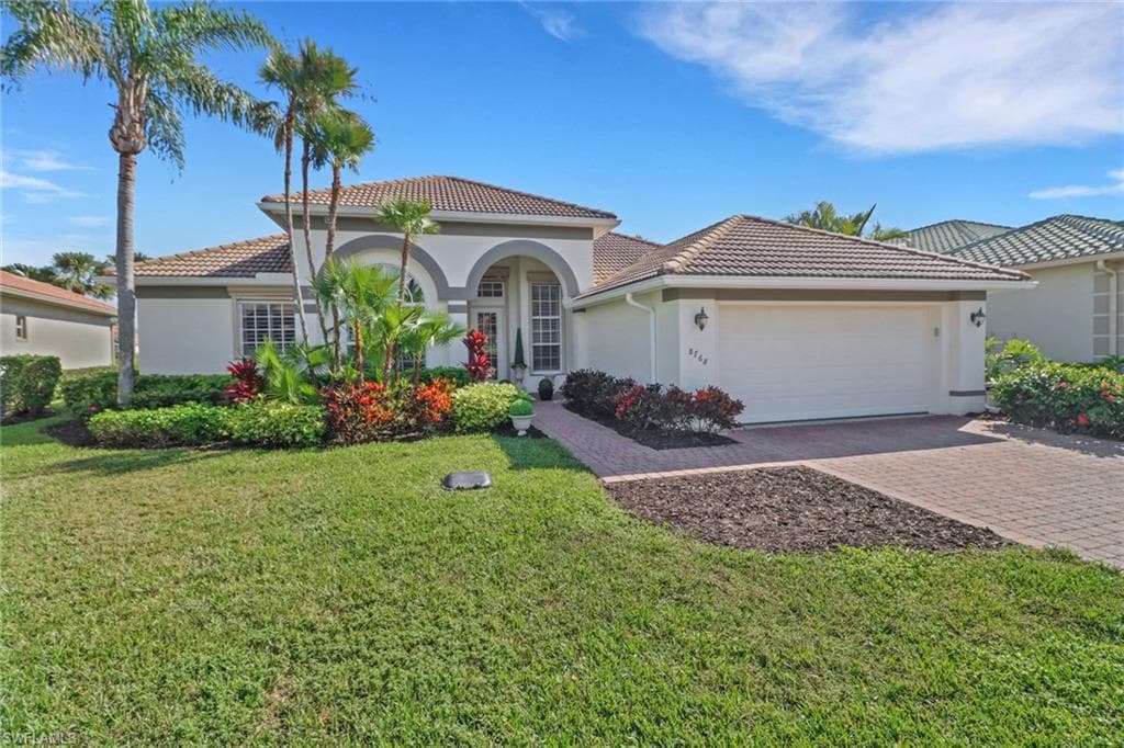 8768 Mustang Island Cir, Naples, FL 34113-2