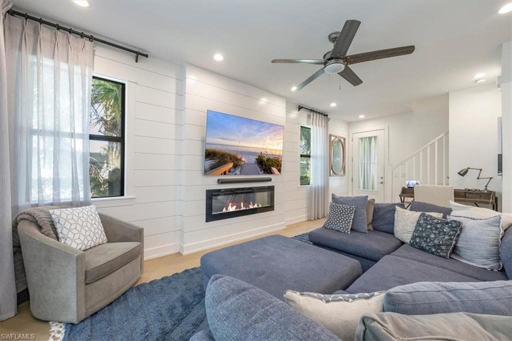 12940 Pembroke Dr, Naples, FL 34105-9