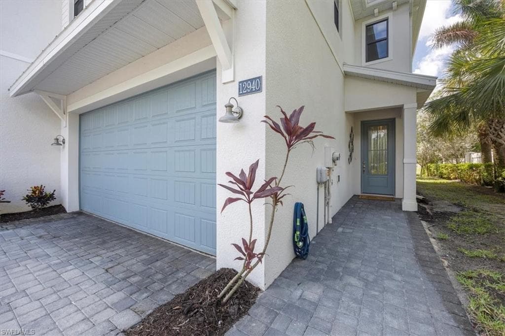 12940 Pembroke Dr, Naples, FL 34105-25