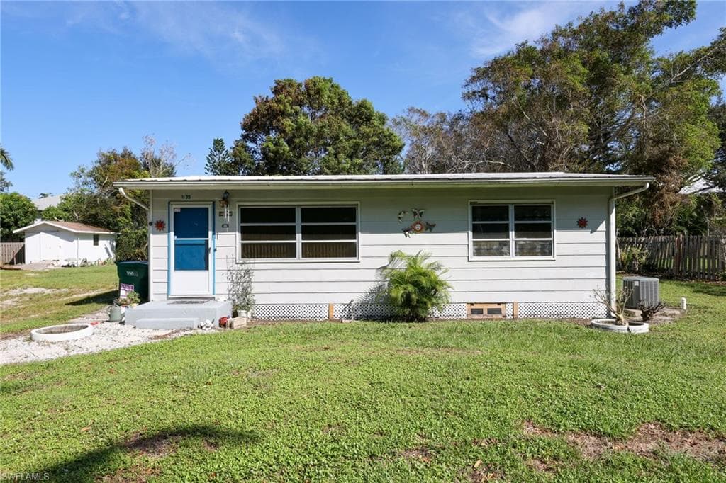 1135 Shady Rest Ln, Naples, FL 34103-8