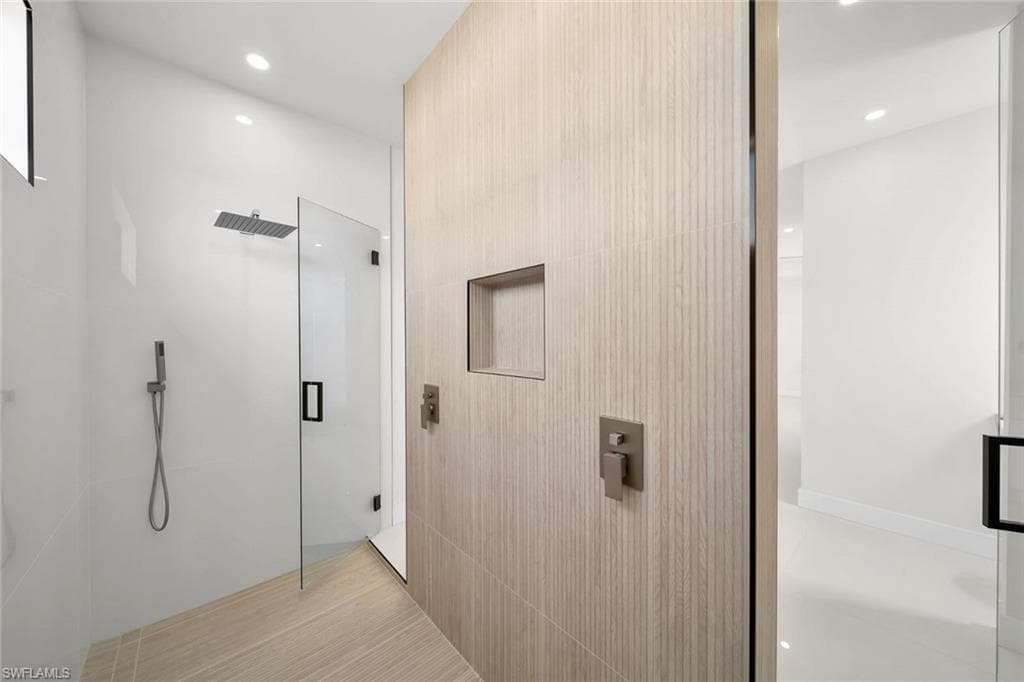 2219 Surfside Blvd, Cape Coral, FL 33991-32