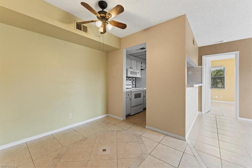 4345 27th Ct SW 204, Naples, FL 34116-9