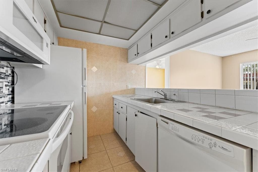 4345 27th Ct SW 204, Naples, FL 34116-5