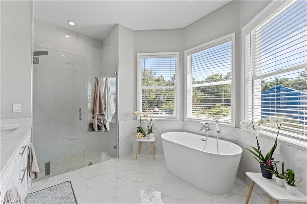 3219 64th Ave NE, Naples, FL 34120-19