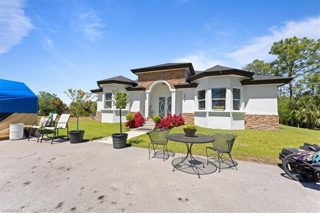 3219 64th Ave NE, Naples, FL 34120-2