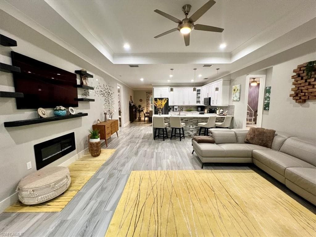 328 16th Ave NW, Naples, FL 34120-11